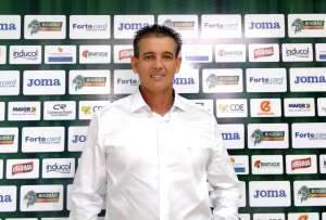 Paulo Roberto Santos acerta com o Guarani até o final da Série C