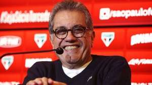 Presidente do São Paulo defende contrato com fornecedor de material esportivo