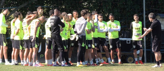 Argel Fucks tem quatro desfalques para a partida contra o Furacão