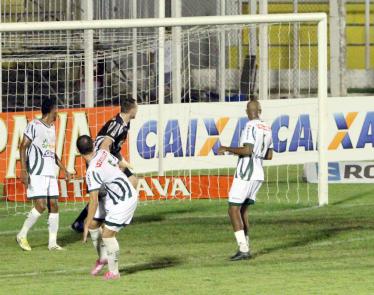 Luverdense se reabilitou da derrota em casa para o Macaé, por 2 a 1