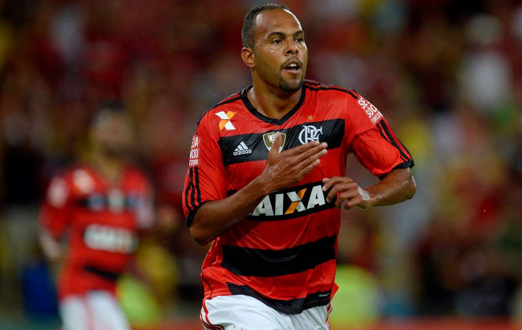 Com a chegada de Guerrero, Alecsandro deve trocar Flamengo pelo Palmeiras