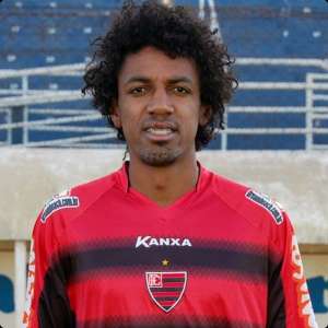 Ceará contrata Roger Gaúcho, do Oeste, com passagens por Ponte Preta e Santos