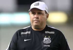 Marcelo Fernandes se irrita e garante: 'O Santos não se resume a Robinho'