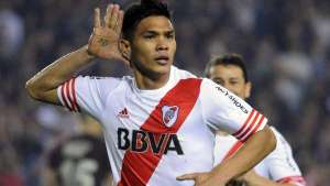 Fluminense veta contratação de Barrios e Teo Gutiérrez