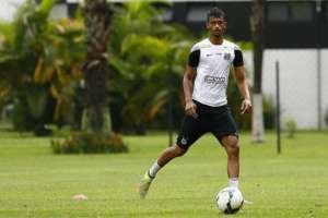 Santos encaminha empréstimo de zagueiro Jubal para o Avaí