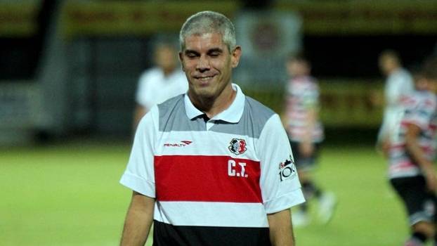 Balançando no cargo, Ricardinho corre o risco de ser demitido em caso de nova derrota