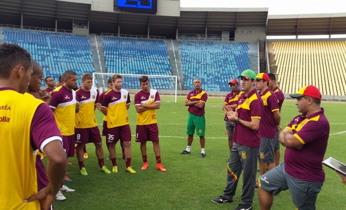 O técnico Léo Condé ganhou os reforços de importantes jogadores