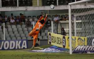 Cotado no Guarani, goleiro Henal renova com o São Bento