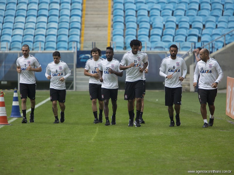 Para evitar protestos, Corinthians treinou na Arena Grêmio e viajou direto de Porto Alegre para Joinville