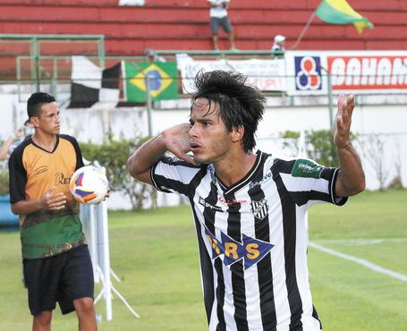 Daniel Morais fez três no empate com o Madureira