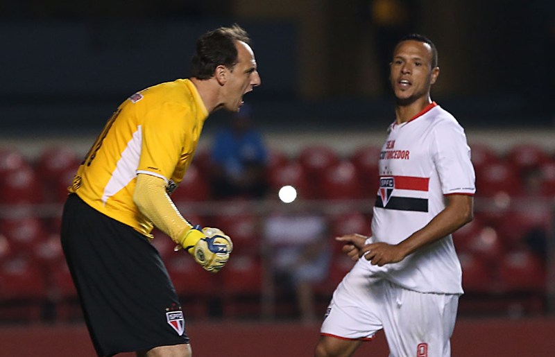 Rogério Ceni marca e passa Raí na artilharia do São Paulo