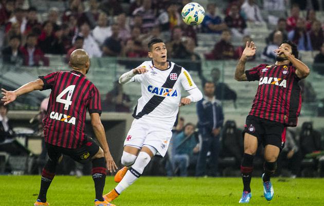 A defesa do Atlético-PR foi eficiente e marcou bem o Vasco da Gama, vice-lanterna