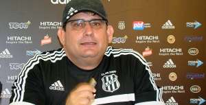 Técnico da Ponte Preta, Guto Ferreira valoriza ponto conquistado fora contra o Santos