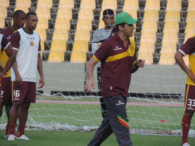 Léo Condé vem realizando um grande trabalho pelo Sampaio