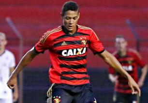 Joelinton tem apenas 18 anos e mora na concentração do Leão da Ilha