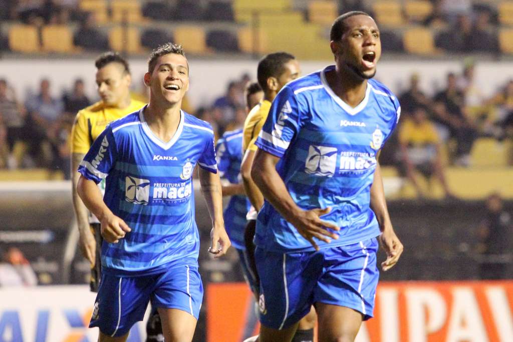 Macaé goleou o Criciúma por 3 a 0