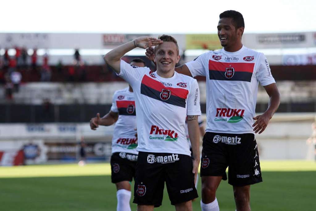 Alex Amado marcou os dois da vitória do Brasil-RS