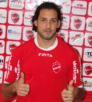 Frontini deixou sua marca na vitória do Vila Nova