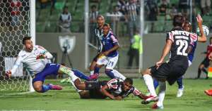 Willian elogia Luxemburgo e diz que vitória no clássico dará moral ao Cruzeiro contra o Vasco