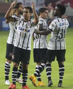 Cássio ignora começo irregular e vê Corinthians entre candidatos ao título