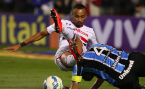 Até o organizado São Paulo promete acertar até sexta os direitos de imagem atrasados