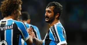 Douglas treina com bola e pode reforçar o Grêmio no domingo