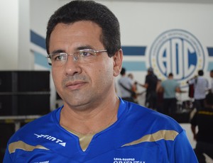 Série C: Luiz Roberto, presidente do Confiança, cogita renúncia devido à crise financeira