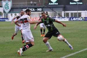 Artilheiro do América-MG, atacante Marcelo Toscano comemora boa fase na carreira