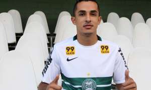 Na degola, Coritiba confirma contratação de Esquerdinha