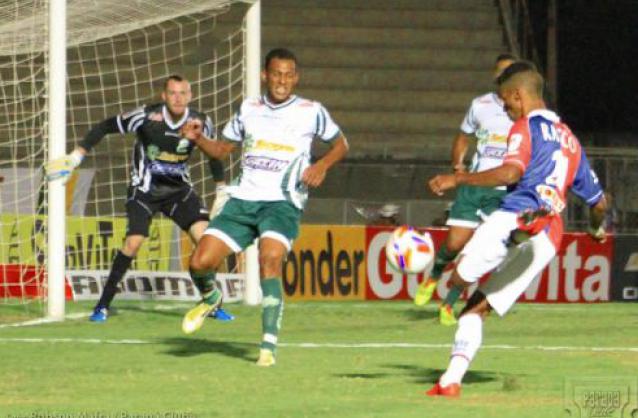 O jogo foi bastante equilibrado e no final, valeu a qualidade individual do Paraná. - Foto: Parana Club Oficial