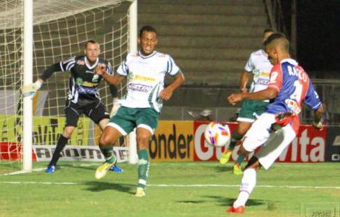 Paraná atacou mais e mereceu vencer o Luverdense por 1 a 0, em Curitiba