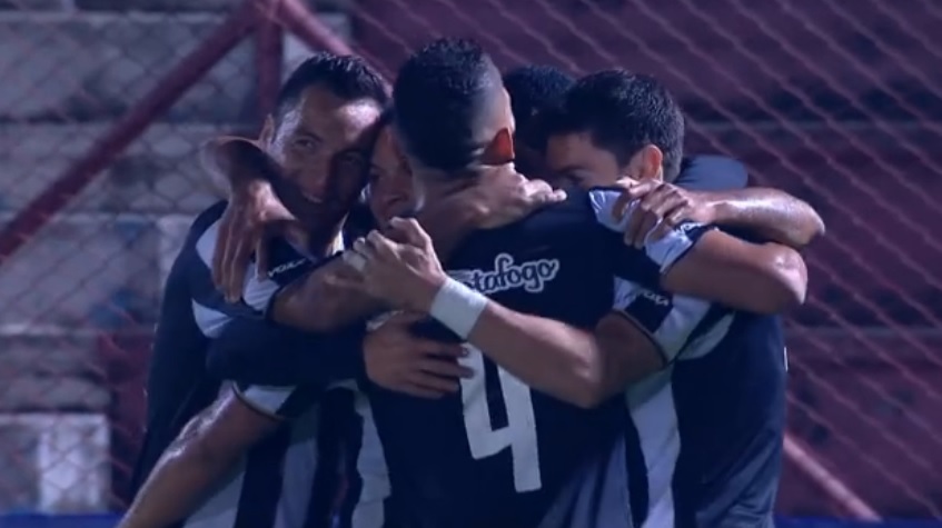 Jogadores do Botafogo comemoram o gol que manteve a liderança isolada da Série B