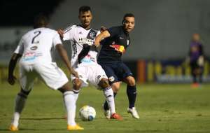 Com possível saída de Ralf, Corinthians sonda Fernando Bob, volante da Ponte Preta