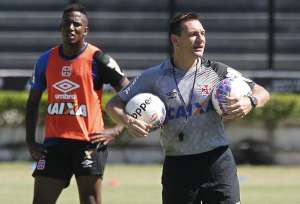 No primeiro treino em Mangaratiba, Doriva sinaliza mudanças no Vasco