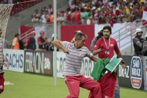 Série B: Criciúma faz sondagem ao técnico Lisca do Náutico