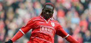 Série B: Vitória desiste de contratação de zagueiro Kanu do Vitória de Guimarães