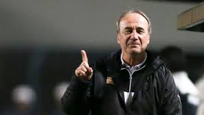 Técnico do Atlético-MG, Levir Culpi volta a ser chamado de burro e ironiza: “erra, vaia. Acerta, bate palma”