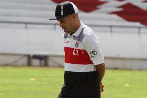 Série B: Em meio a críticas a imprensa, Ricardinho se nega a revelar escalação do Santa Cruz