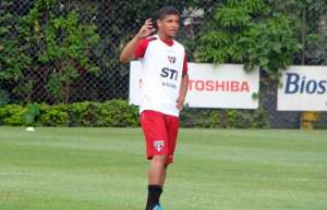 São Paulo recusa proposta de time árabe por Denilson após pedido de Osorio