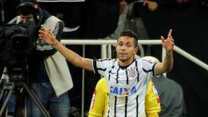 Petros refuta favoritismo no Brasileiro e vê Corinthians como 'equipe mediana'