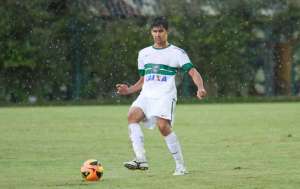 Leandro Almeida, do Coritiba, alega lesão na coxa e espera fechar com o Palmeiras