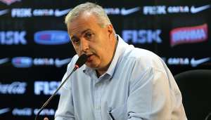 Crise financeira leva Corinthians a integrar a base com o profissional