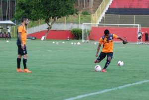 Série B: Sem Jorge Wagner, Vitória faz mistério do time contra o Mogi