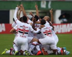 BRASILEIRÃO: São Paulo na ponta, Timão dança o vira e Vasco se afunda na crise