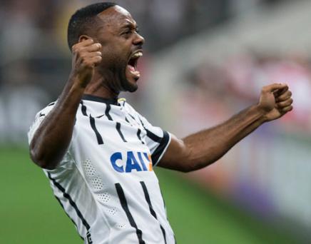 Vagner Love comemora gol da virada corintiana em cima do Internacional
