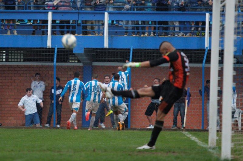 Anderson Lopes do Avaí fez um belo gol e garantiu o resultado igual da partida.  - Foto: Avai FC Oficial