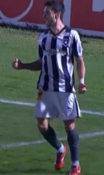 Pimpão comemora gol e pode acabar no Japão