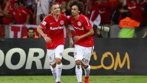 Valdivia e D'Alessandro são vetados para enfrentar o Figueirense