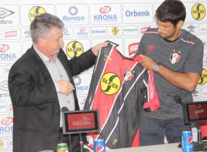 Fabrício, ex-Corinthians e Cruzeiro, é apresentado no Joinville