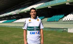 Coritiba oficializa contratação Lúcio Flávio, ex-Paraná, para Brasileirão